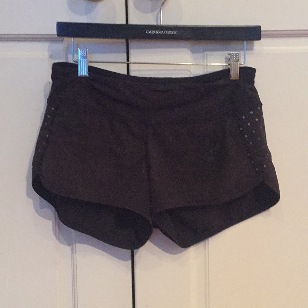 BLACK LULULEMON SPEED SHORTS